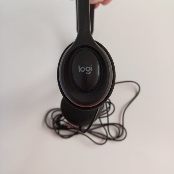 Logitech H111 Over-Ear Headset with Mic - Picture 5 of 9